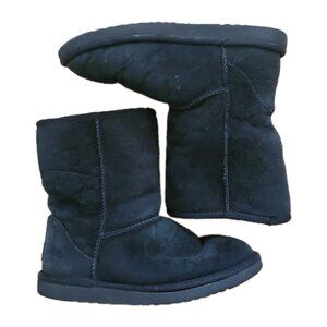 UGG Classic Short Boot for Women, Size 6 - Black